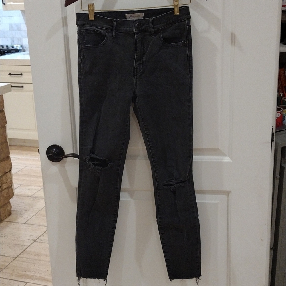 Madewell Black 9" High Riser Skinny Skinny Jeans Size 29. Distress knees Raw Hem